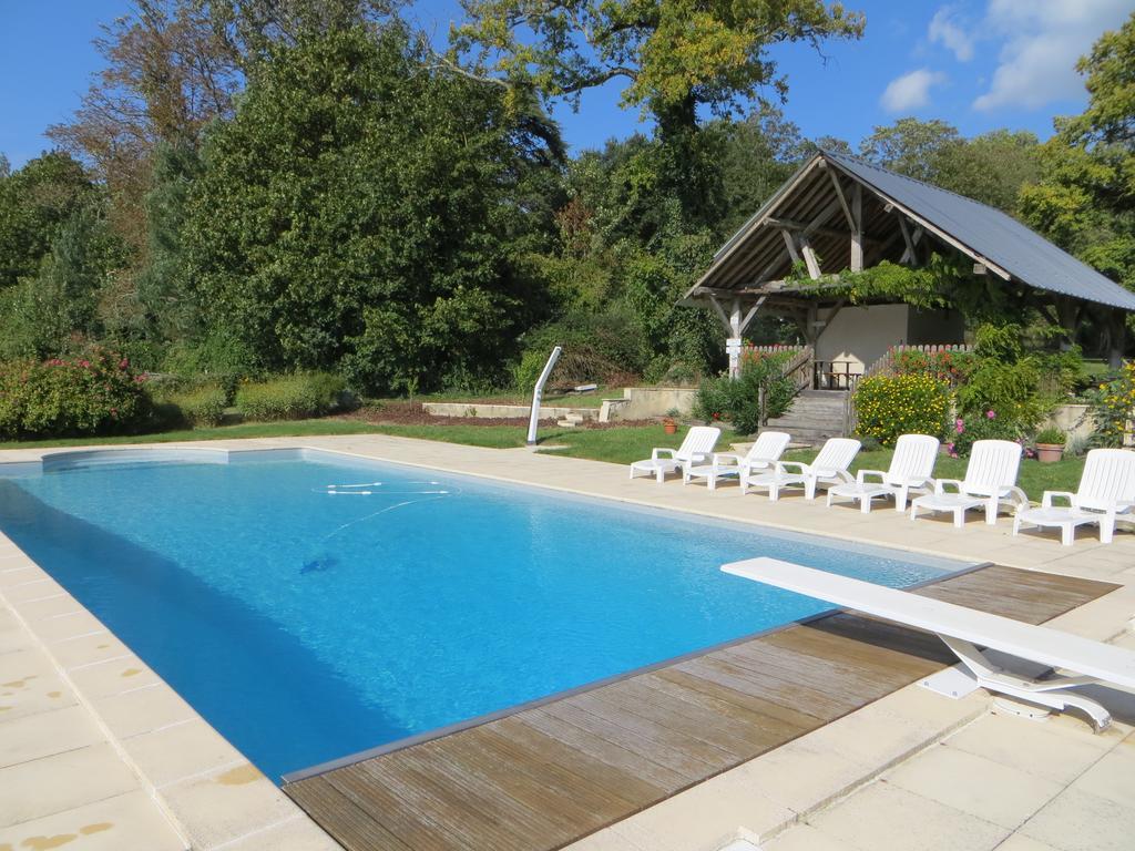 Chateau De Salvert - 4 Gites - 32 Personnes Neuille Room photo
