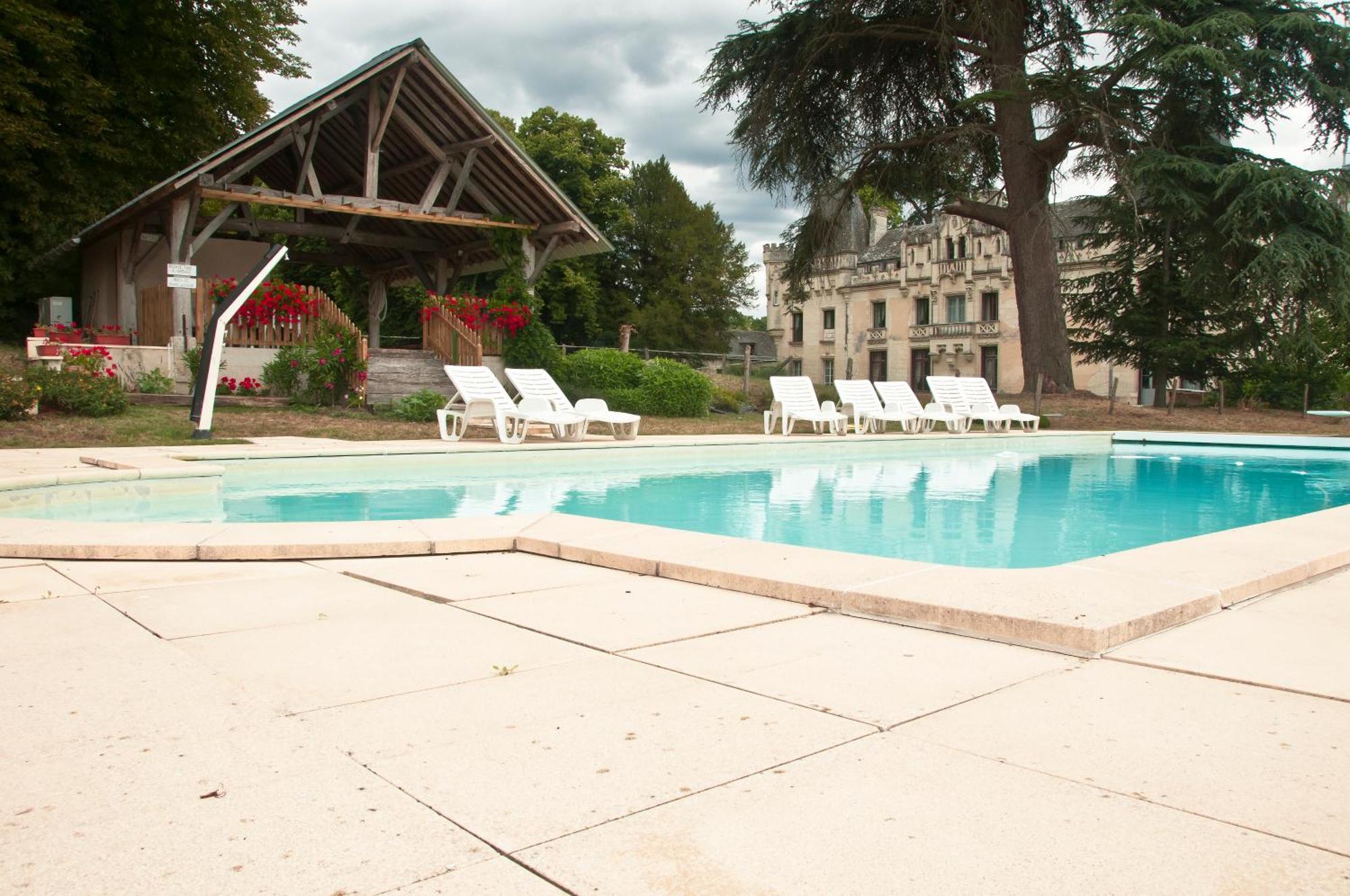 Chateau De Salvert - 4 Gites - 32 Personnes Neuille Exterior photo