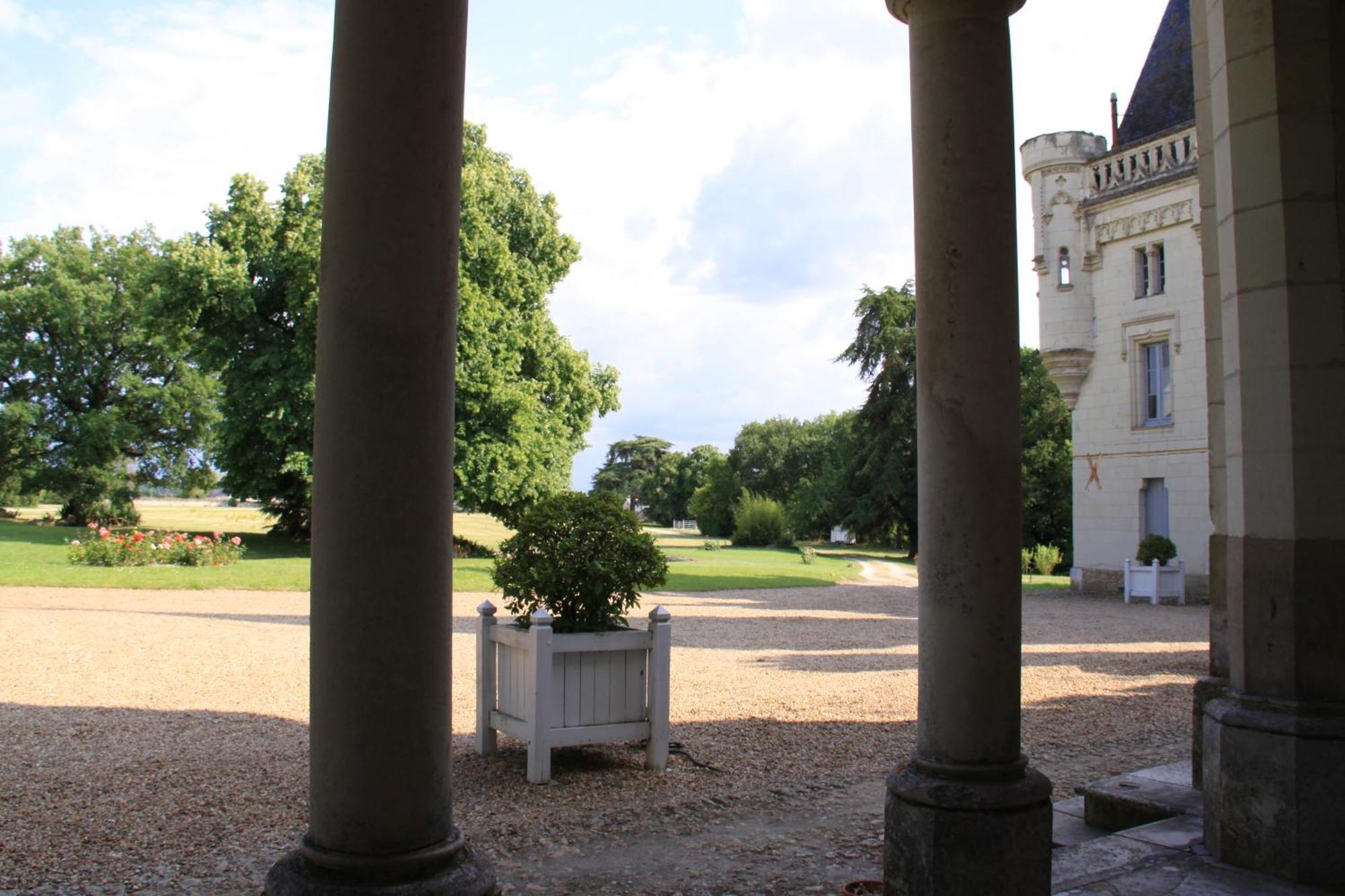 Chateau De Salvert - 4 Gites - 32 Personnes Neuille Exterior photo