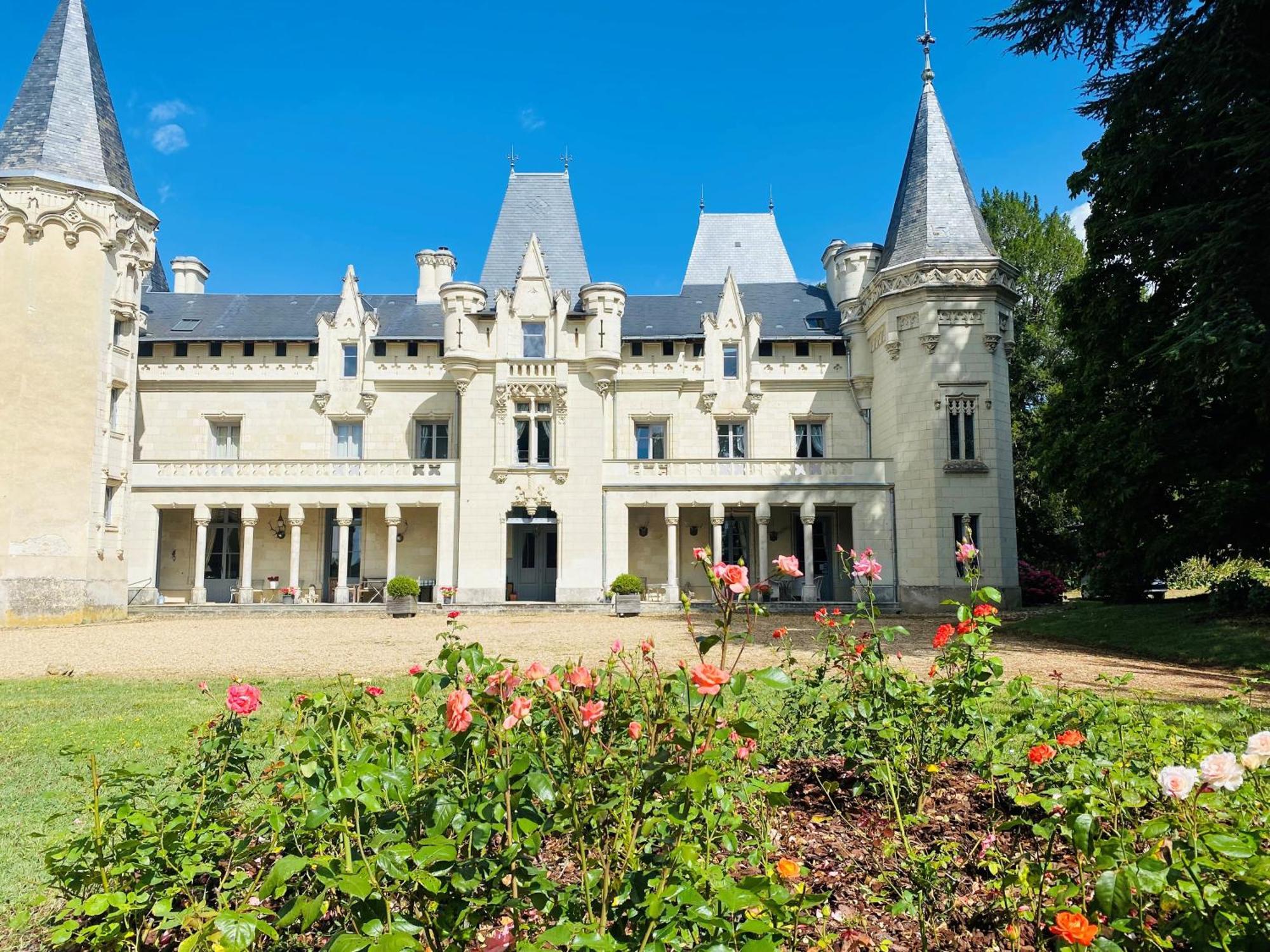 Chateau De Salvert - 4 Gites - 32 Personnes Neuille Exterior photo