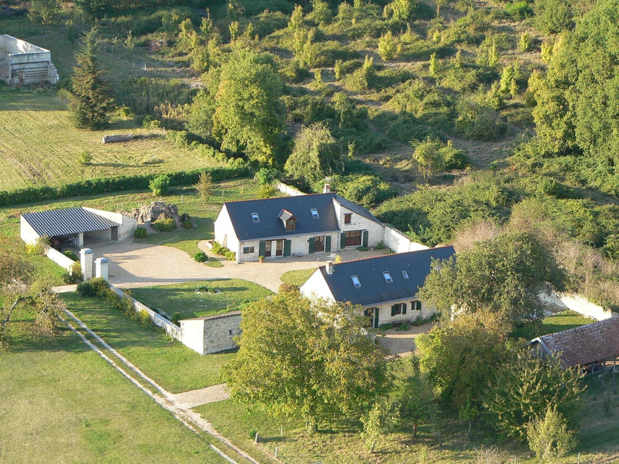 Chateau De Salvert - 4 Gites - 32 Personnes Neuille Exterior photo