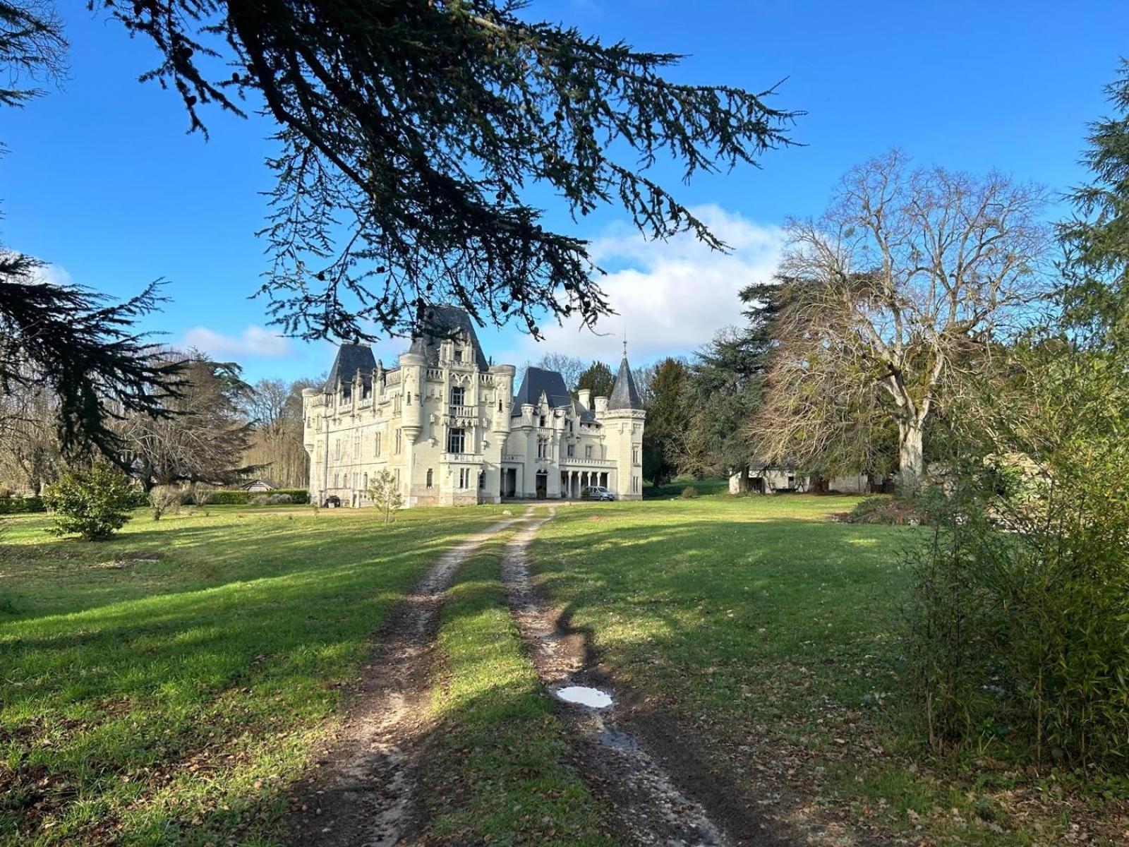 Chateau De Salvert - 4 Gites - 32 Personnes Neuille Exterior photo