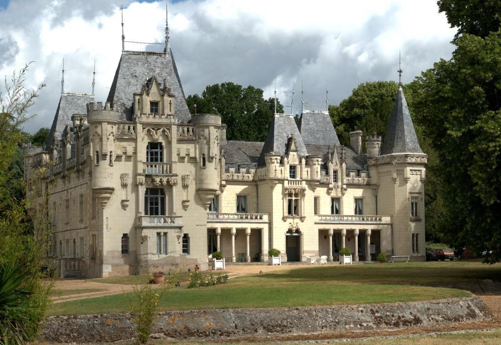 Chateau De Salvert - 4 Gites - 32 Personnes Neuille Exterior photo