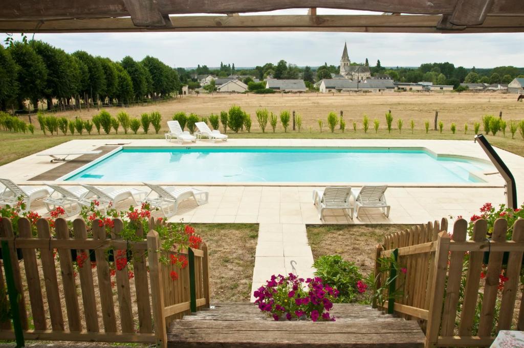 Chateau De Salvert - 4 Gites - 32 Personnes Neuille Exterior photo