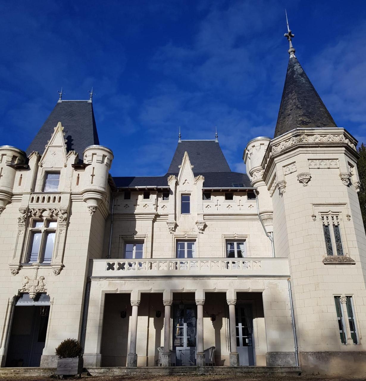 Chateau De Salvert - 4 Gites - 32 Personnes Neuille Exterior photo