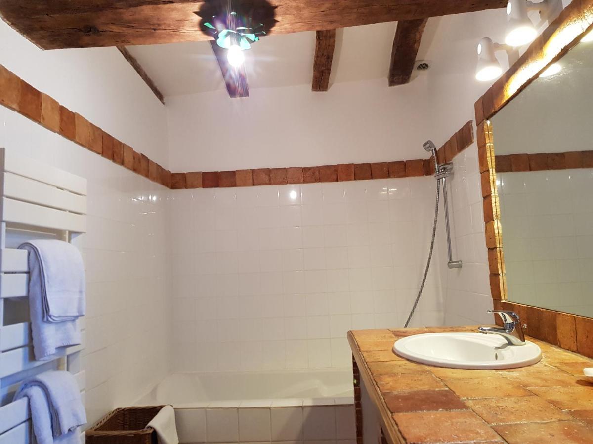 Chateau De Salvert - 4 Gites - 32 Personnes Neuille Exterior photo