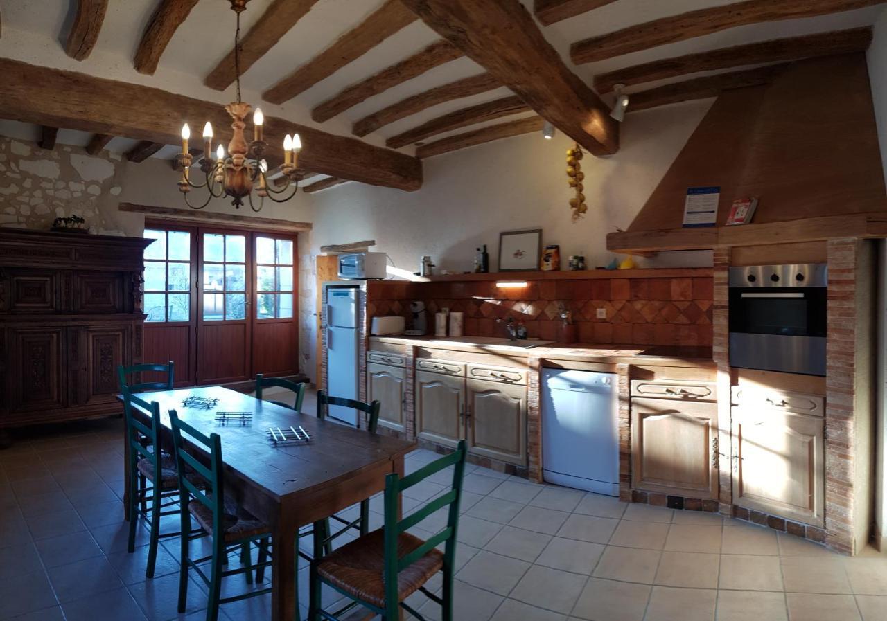 Chateau De Salvert - 4 Gites - 32 Personnes Neuille Exterior photo