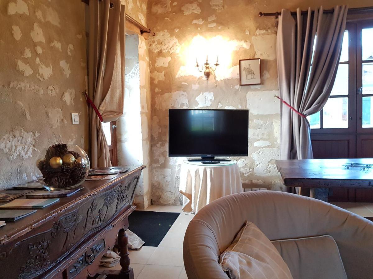 Chateau De Salvert - 4 Gites - 32 Personnes Neuille Exterior photo