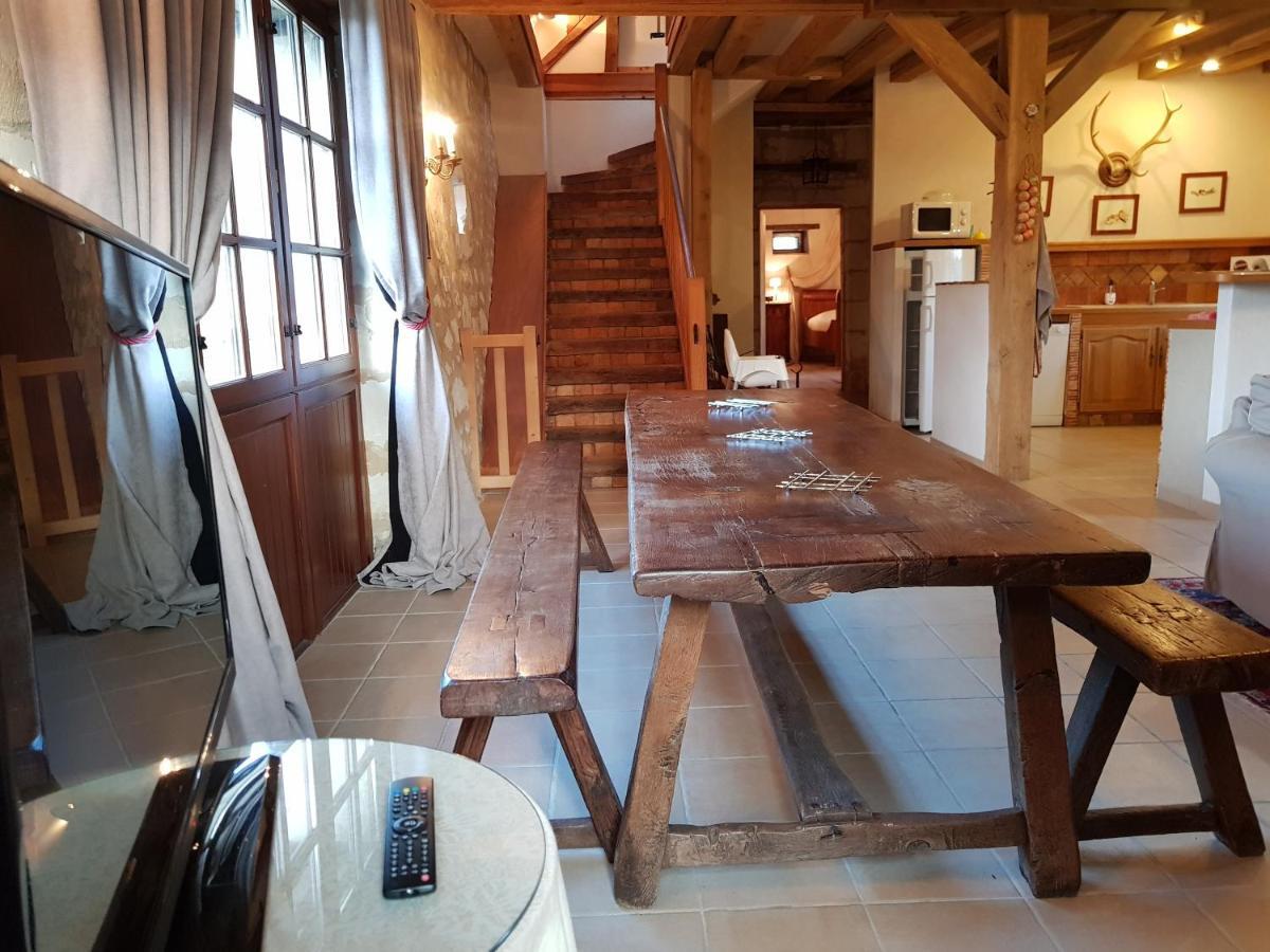 Chateau De Salvert - 4 Gites - 32 Personnes Neuille Exterior photo
